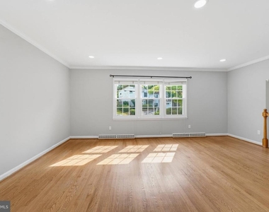 8125 Saxony Drive - Photo Thumbnail 2