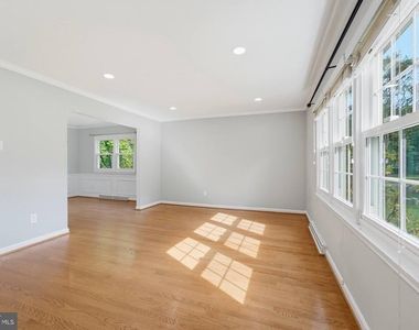 8125 Saxony Drive - Photo Thumbnail 16