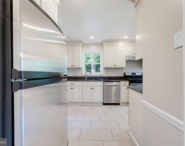 8125 Saxony Drive - Photo Thumbnail 13