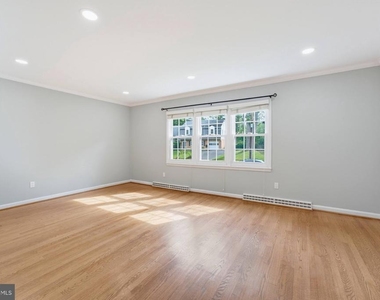 8125 Saxony Drive - Photo Thumbnail 17