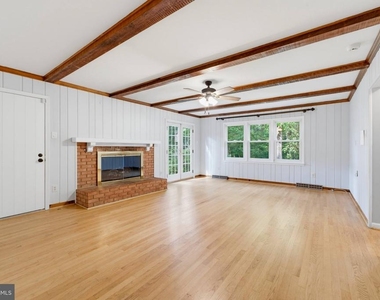 8125 Saxony Drive - Photo Thumbnail 11