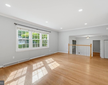 8125 Saxony Drive - Photo Thumbnail 14