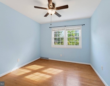 8125 Saxony Drive - Photo Thumbnail 22