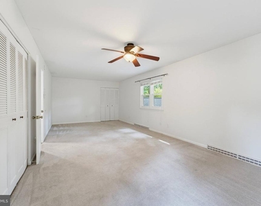 8125 Saxony Drive - Photo Thumbnail 32