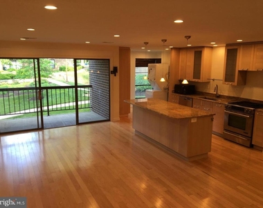 11248 Chestnut Grove Square - Photo Thumbnail 3