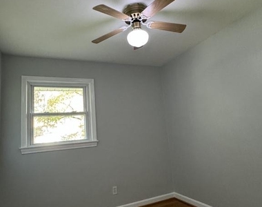 3221 Holly Hill Drive - Photo Thumbnail 8