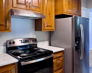 3221 Holly Hill Drive - Photo Thumbnail 6