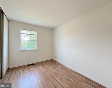 9503 Hagel Circle - Photo Thumbnail 14