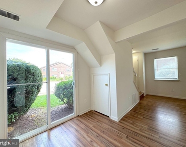 9503 Hagel Circle - Photo Thumbnail 7