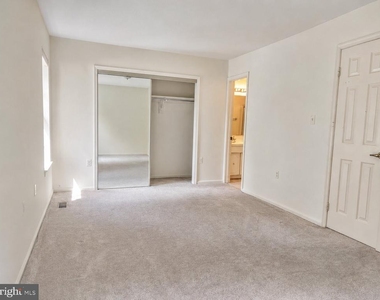 2723 Manorhaven Court - Photo Thumbnail 8