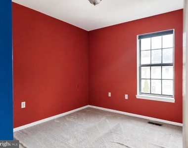 2723 Manorhaven Court - Photo Thumbnail 5
