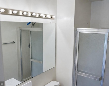 2723 Manorhaven Court - Photo Thumbnail 13