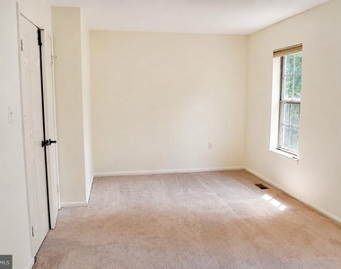 2723 Manorhaven Court - Photo Thumbnail 9