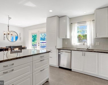 7907 Donelson Street - Photo Thumbnail 15
