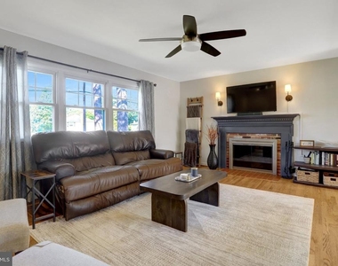 7907 Donelson Street - Photo Thumbnail 6