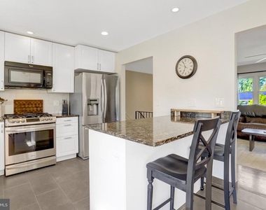 7907 Donelson Street - Photo Thumbnail 13