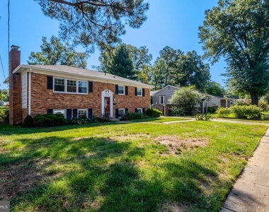 7907 Donelson Street - Photo Thumbnail 3