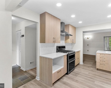 11545 Hearthstone Court - Photo Thumbnail 12