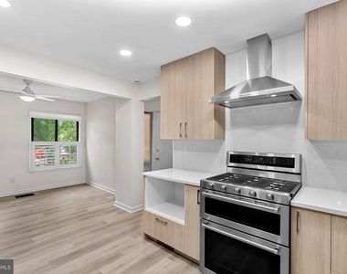 11545 Hearthstone Court - Photo Thumbnail 13