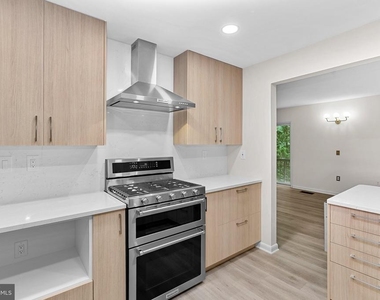 11545 Hearthstone Court - Photo Thumbnail 16