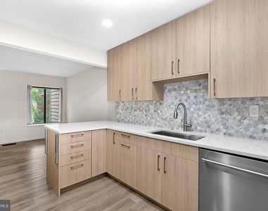 11545 Hearthstone Court - Photo Thumbnail 15