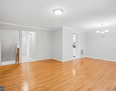 6505 Coachleigh Way - Photo Thumbnail 11