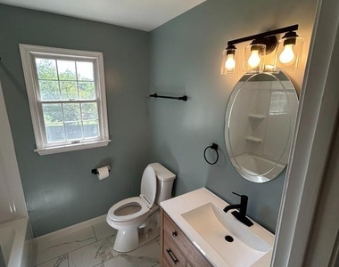 102 Wythe Avenue - Photo Thumbnail 11