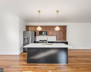 901 Caroline Street - Photo Thumbnail 11