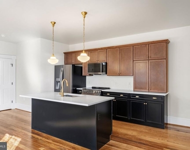 901 Caroline Street - Photo Thumbnail 9
