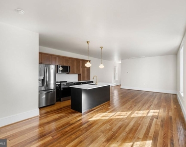 901 Caroline Street - Photo Thumbnail 8