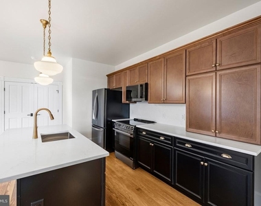 901 Caroline Street - Photo Thumbnail 12