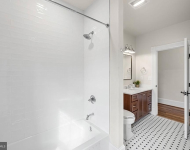 901 Caroline Street - Photo Thumbnail 23