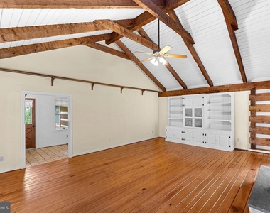 422 Duke Lane - Photo Thumbnail 9
