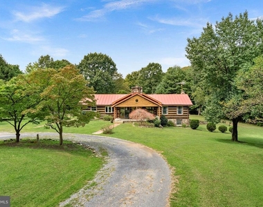 422 Duke Lane - Photo Thumbnail 2