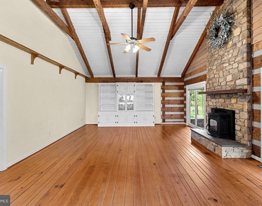 422 Duke Lane - Photo Thumbnail 8