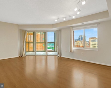 2151 Jamieson Avenue - Photo Thumbnail 8