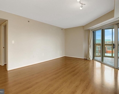 2151 Jamieson Avenue - Photo Thumbnail 9