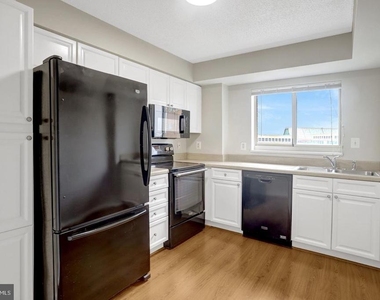 2151 Jamieson Avenue - Photo Thumbnail 12