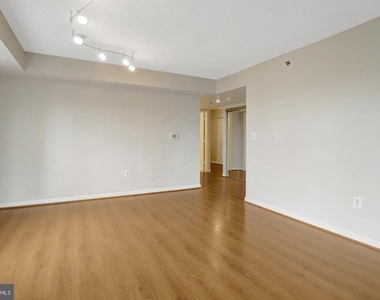 2151 Jamieson Avenue - Photo Thumbnail 11