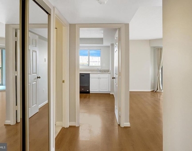 2151 Jamieson Avenue - Photo Thumbnail 17