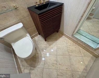 501 Slaters Lane - Photo Thumbnail 25
