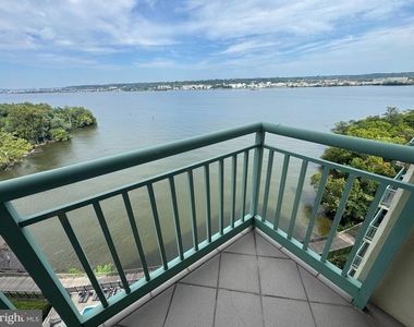 501 Slaters Lane - Photo Thumbnail 11