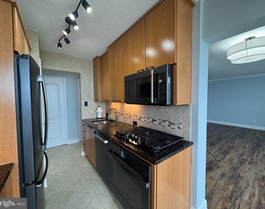 501 Slaters Lane - Photo Thumbnail 33