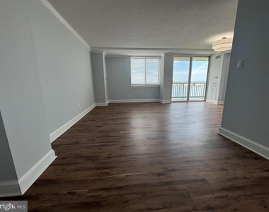 501 Slaters Lane - Photo Thumbnail 40