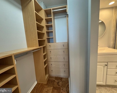501 Slaters Lane - Photo Thumbnail 19
