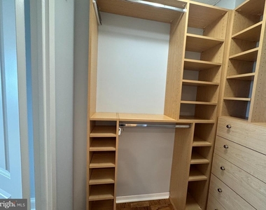501 Slaters Lane - Photo Thumbnail 18