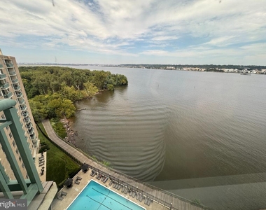 501 Slaters Lane - Photo Thumbnail 5