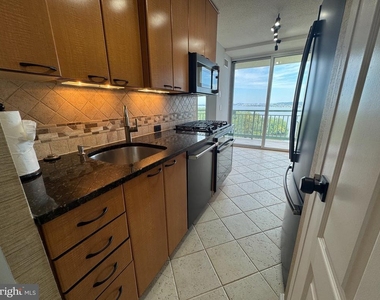 501 Slaters Lane - Photo Thumbnail 29