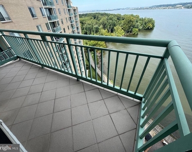 501 Slaters Lane - Photo Thumbnail 10