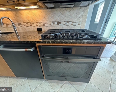 501 Slaters Lane - Photo Thumbnail 32